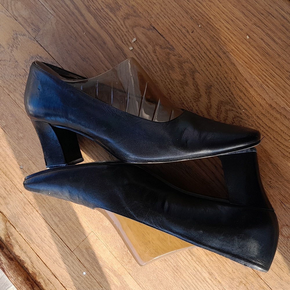 Vintage Enzo Angioloni Destressed Pumps - Picture 5 of 10